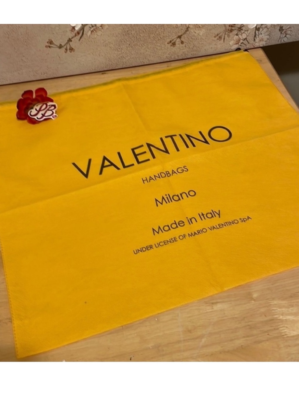NEW✨NEW✨Valentino Dust Bag with Black Logo size Large